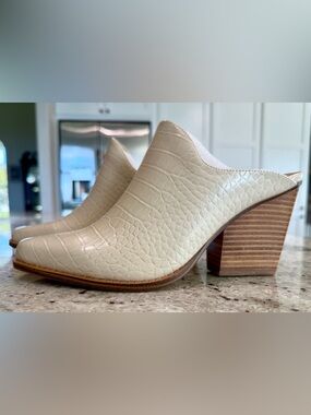 Chinese Laundry Women's CRINKLE Casual Mule "NEW"